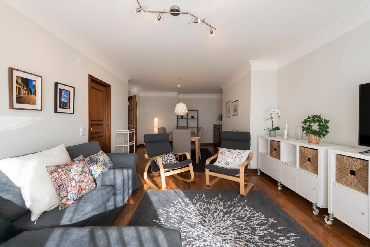 Lovelystay - Charming 3Br Flat W/ Free Parking In Devesas فيلا نوفا دي غايا المظهر الخارجي الصورة