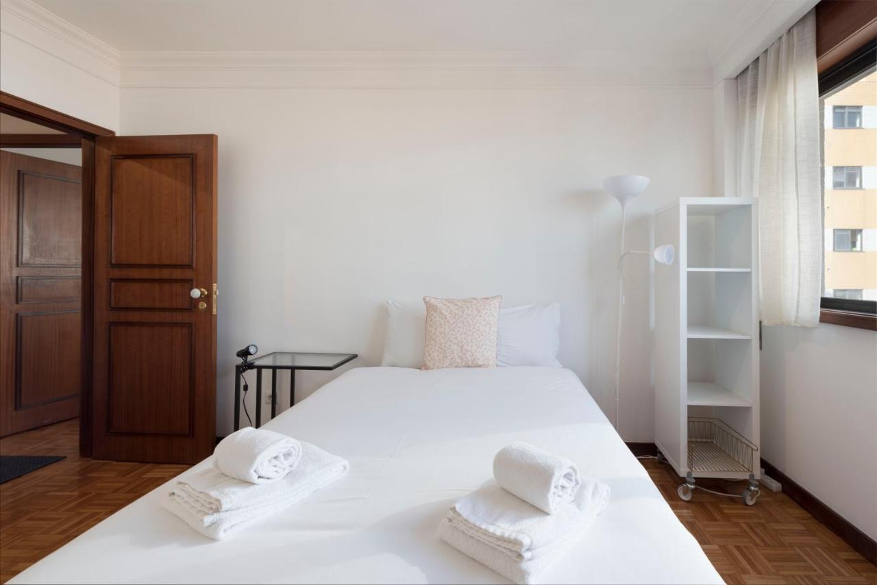 Lovelystay - Charming 3Br Flat W/ Free Parking In Devesas فيلا نوفا دي غايا المظهر الخارجي الصورة