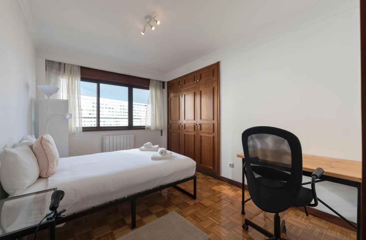 Lovelystay - Charming 3Br Flat W/ Free Parking In Devesas فيلا نوفا دي غايا المظهر الخارجي الصورة