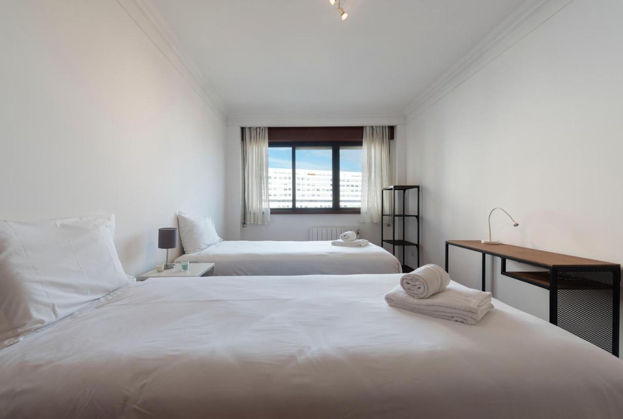 Lovelystay - Charming 3Br Flat W/ Free Parking In Devesas فيلا نوفا دي غايا المظهر الخارجي الصورة